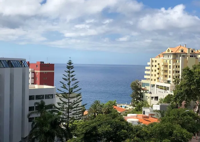 Astro Vista Madeira פונשל